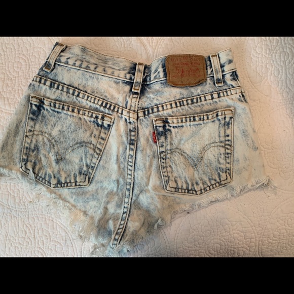 Levi’s High Waisted Denim Shorts - Picture 2 of 2